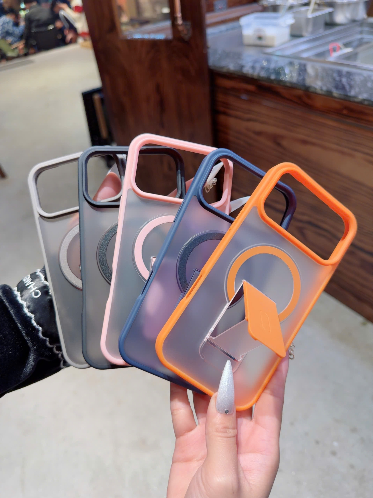 Ốp Iphone Từ Tính Lưng Nhám Có Giá Đỡ